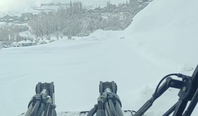 Hakkari'de 36 yerleşim yerinin yolu ulaşıma kapandı