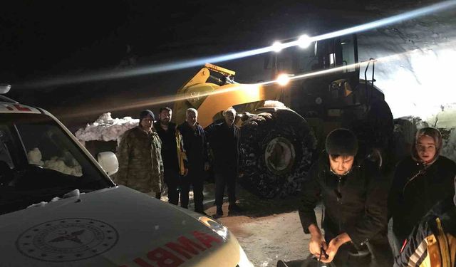Hastaya ulaşmak için 4 saat boyunca yol açıldı