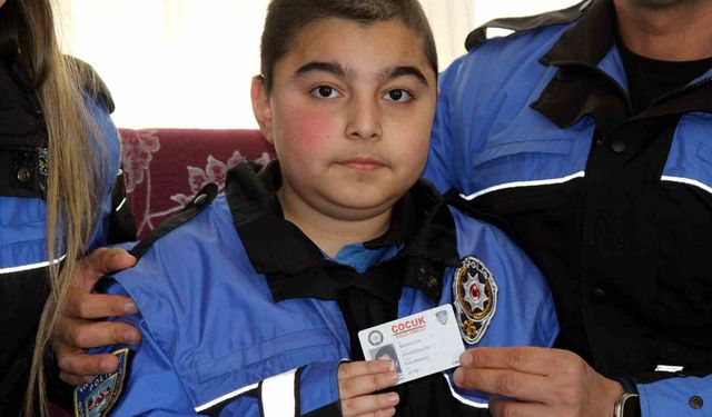 Hayaline kavuştu polis oldu