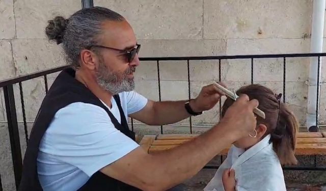 Hayırsever kuaför köylere gidip kız çocuklarını ücretsiz tıraş ediyor