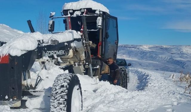 Iğdır'da kapalı köy yollarında çalışmalar sürüyor