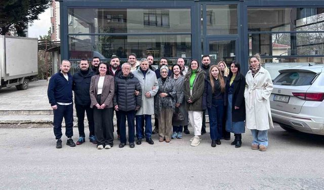 İlkokul arkadaşları 24 yıl sonra buluştu