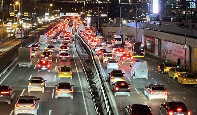 İstanbul'da trafik yoğunluğu yüzde 83'e ulaştı