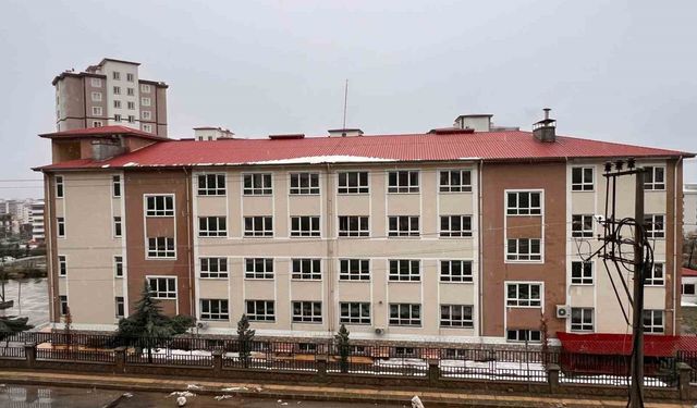 Kahramanmaraş'ın bazı ilçelerinde eğitime Salı günü için ara verildi