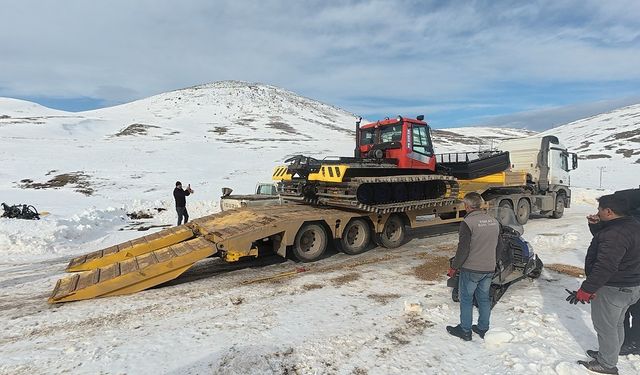 Kar kalınlığı 1 metreye ulaştı, kayak tesisi sezon açılışına hazırlanıyor