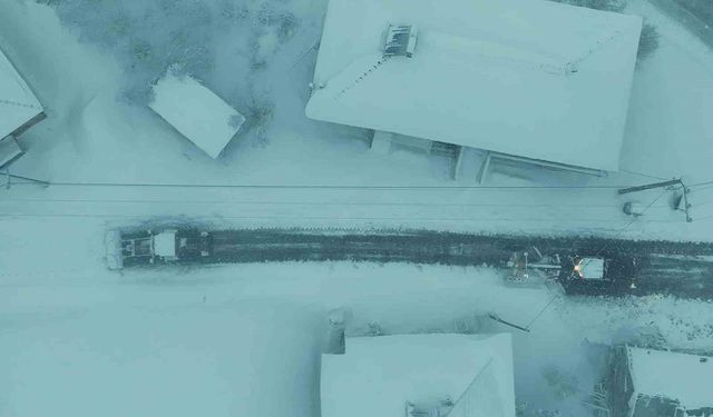 Kar sebebiyle kapanan 35 yolun 34'ü açıldı