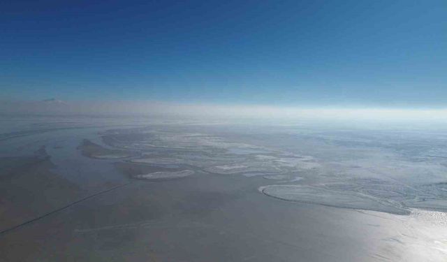 Kar ve yağmur yağışı Tuz Gölü'nü umutlandırdı