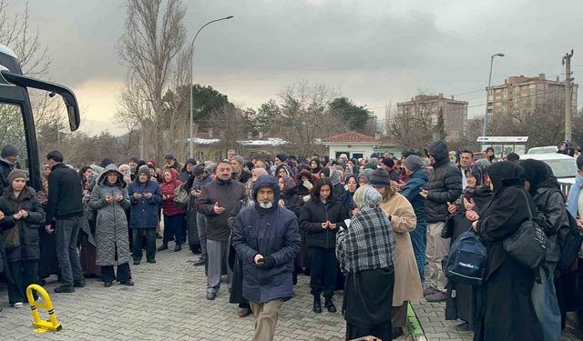 Karabük'te öğrenci, öğretmen ve veliler umre için yola çıktı