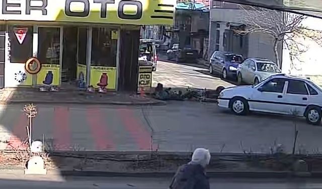 Karaman'da motosikletlinin yaralandığı kaza kameraya yansıdı