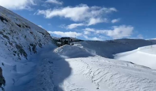 Kars'ta köy yolları tek tek açılıyor