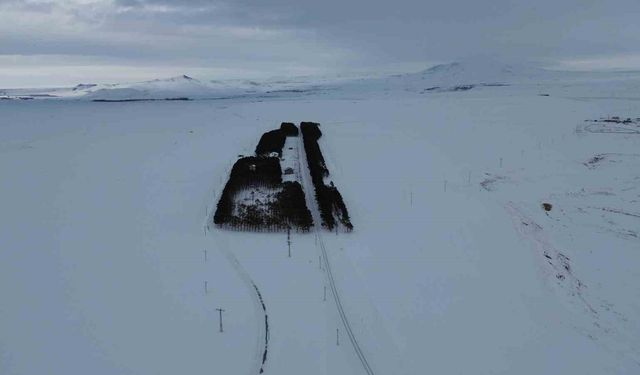 Kars'ta tarihi istasyonda kış masalı