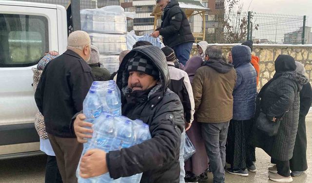 Kastamonu'da bazı mahallelerde su kesintisi devam ediyor: Vatandaşlara su dağıtıldı