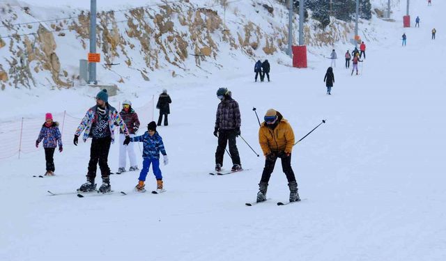 Kayak merkezlerinde güncel kar kalınlıkları açıklandı