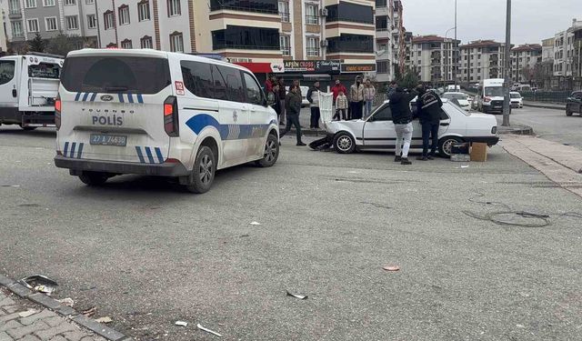 Kaza sonrası savrulan otomobil 4 yaşındaki çocuğa çarptı