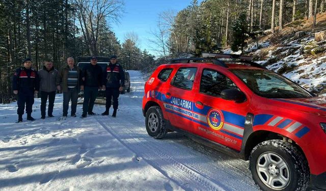 Kazdağları'nda karda mahsur kalan 4 kişiyi jandarma kurtardı