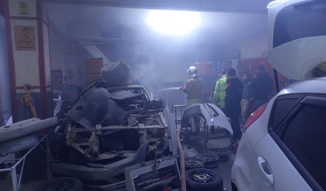 Kırıkhan'da tamircide yangın