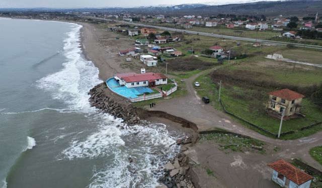 Korkutan kıyı erozyonu: Deniz 50 metre içeri girdi