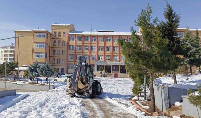 Kozluk'ta taşımalı ve kısal bölgelerde eğitime 1 gün ara verildi