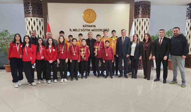 Kros müsabakalarında derece elde eden öğrencileri kabul etti