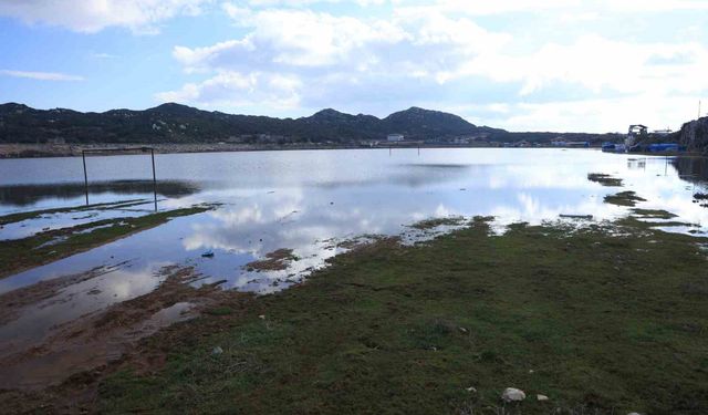 Kuraklıkla mücadele eden Hatay'da bereketin simgesi Kızılgöl yeniden suyla doldu