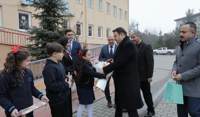 Kütahya'da 570 okuldaki 90 bin 373 öğrenci karne heyecanı yaşadı