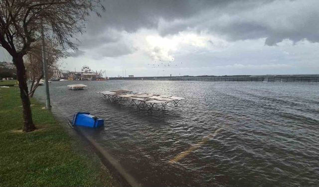 Lodos vurdu, Tekirdağ sahili suyla kaplandı