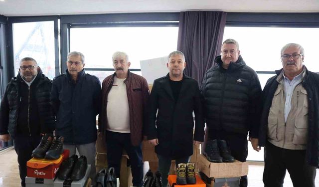 Lunapark işletmecisinden çocuklar için ayakkabı yardımı