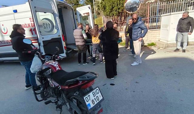 Manavgat'ta kamyonet ile motosiklet çarpıştı: 1 yaralı