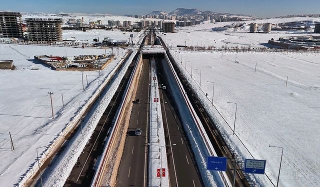 Mardin'de karla mücadele çalışmaları aralıksız sürüyor