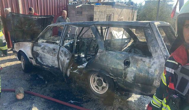 Mersin'de bakım yapılan araç alev alarak yandı