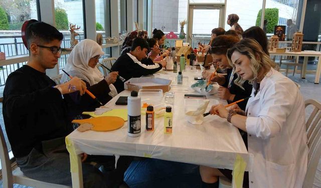 Mersin'de hastalar ve sağlık çalışanları sanatta buluştu