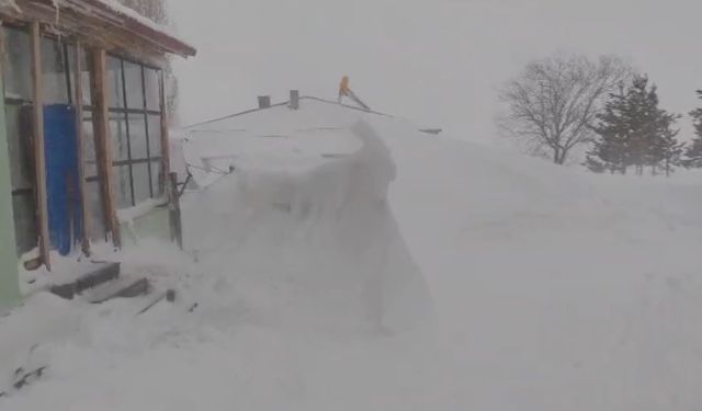 Meteoroloji'nin uyardığı kentte tipi etkili oldu, kar kalınlığı yer yer 3 metreyi buldu