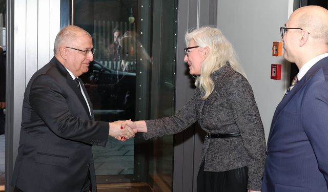 Milli Savunma Bakanı Güler, Türkiye'nin Berlin Büyükelçiliği'ni ziyaret etti