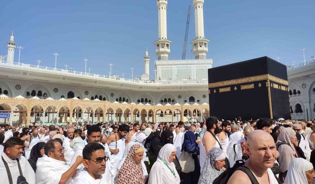 Miraç Kandilinde Kâbe'de mahşerî kalabalık