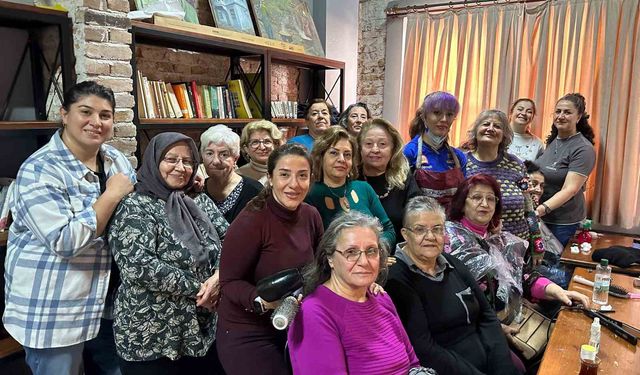 Muratpaşa'nın Yaşlı Evleri'nde kişisel bakım uygulaması