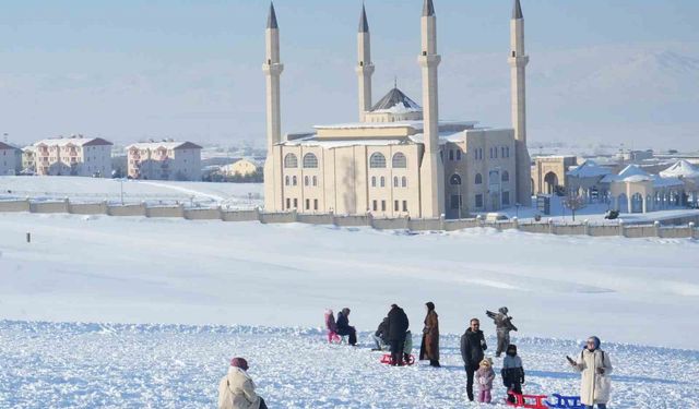 Muş'ta kayak sezonu açıldı