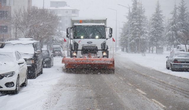 Niğde'de karla mücadele ekiplerinden 24 saat mesai
