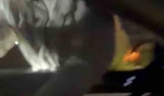 Önce araca saldırdı, ardından araçtakileri bıçakladı... O anlar kamerada