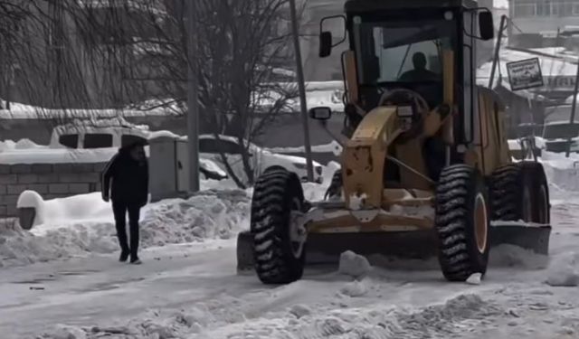 Patnos'ta karla mücadele çalışmaları devam ediyor