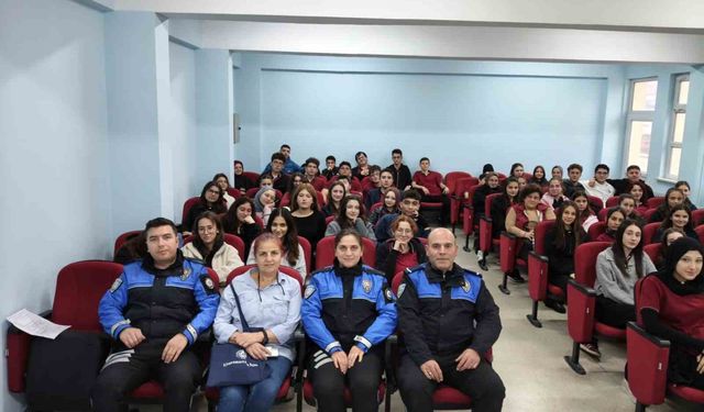 Polisten lise öğrencilerine yönelik eğitim