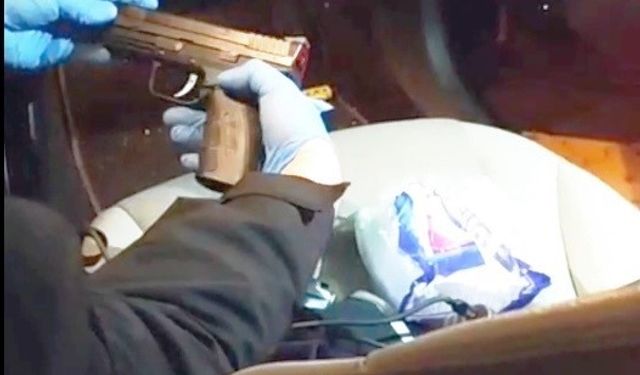 Ruhsatsız tabanca için aracına gizli bölme yapmış