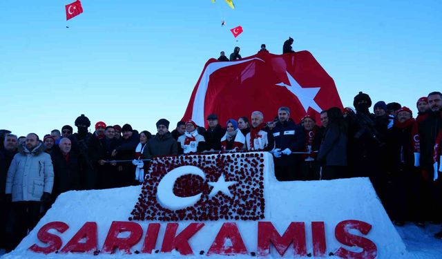 Sarıkamış'ta şehitler anısına kardan heykeller açıldı