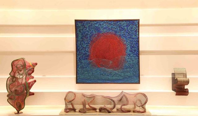 Semra Özümerzifon'un 'Ağlı Hikayeler' sergisi Galeri Deniz'de açıldı