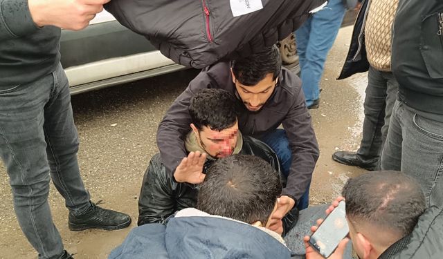 Siirt'te hafif ticari araç ile motosiklet çarpıştı: 1 yaralı