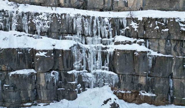 Şırnak'ta buz sarkıtları dronla görüntülendi