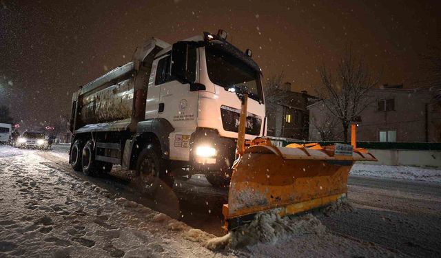 Sivas Belediyesi, 65 mahalleye eş zamanlı müdahale etti