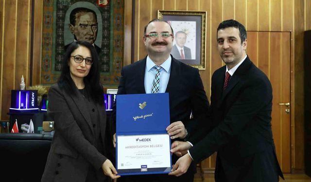 Teknik bilimler MYO programlarına MEDEK akreditasyon belgeleri takdim edildi