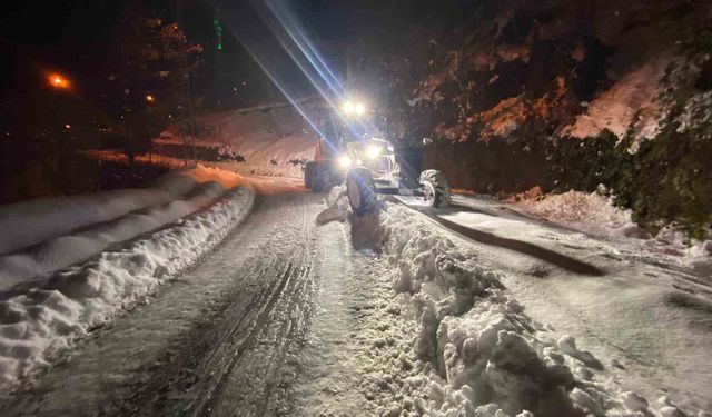 Trabzon'da karla mücadele sürüyor