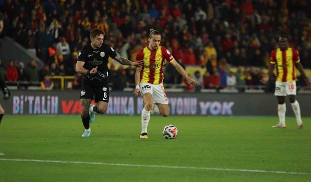 Trendyol Süper Lig: Göztepe: 1 - Çaykur Rizespor: 0 (İlk yarı)
