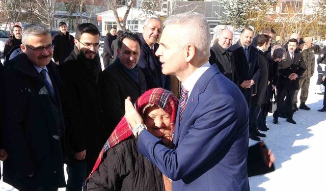 Vali Çiçekli görevine başladı